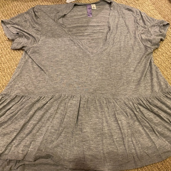 Flowy gray shirt. Size small. - Picture 1 of 4
